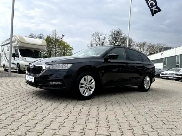 ŠKODA OCTAVIA (1/28)