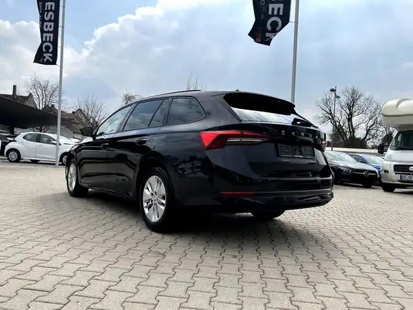 ŠKODA OCTAVIA (2/28)