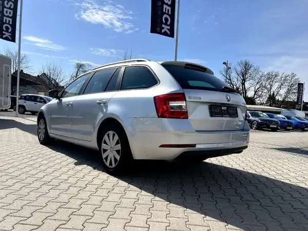 ŠKODA OCTAVIA (2/25)