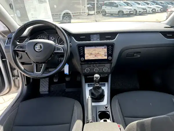 ŠKODA OCTAVIA (17/25)