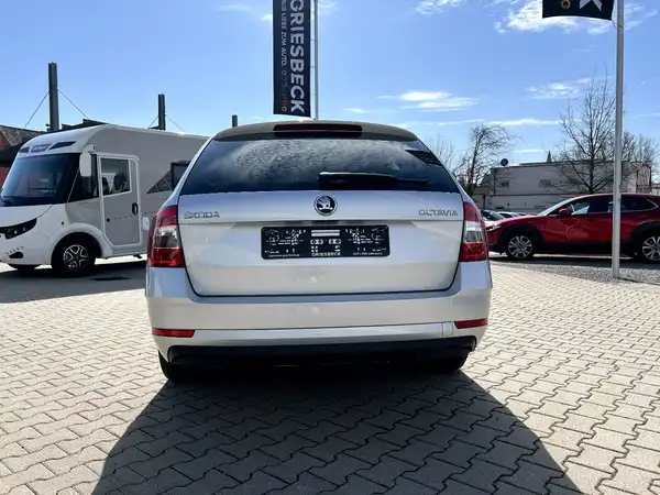 ŠKODA OCTAVIA (3/25)