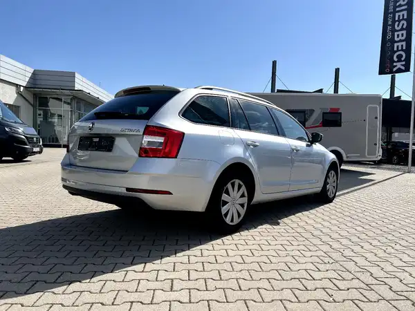 ŠKODA OCTAVIA (4/25)