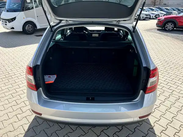 ŠKODA OCTAVIA (7/25)