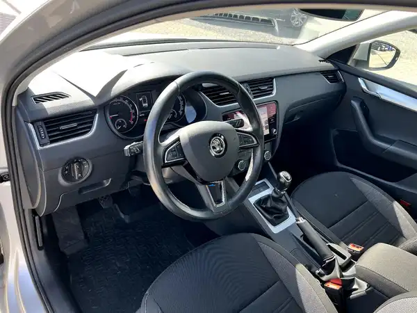 ŠKODA OCTAVIA (9/25)
