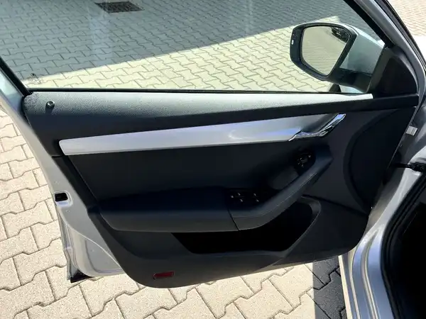 ŠKODA OCTAVIA (10/25)