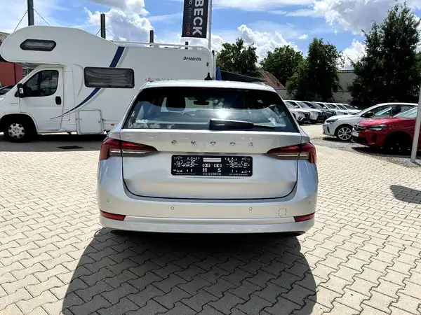 ŠKODA OCTAVIA (2/28)