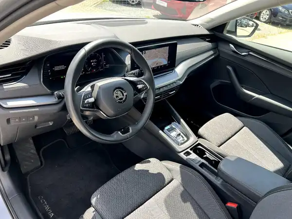 ŠKODA OCTAVIA (9/28)