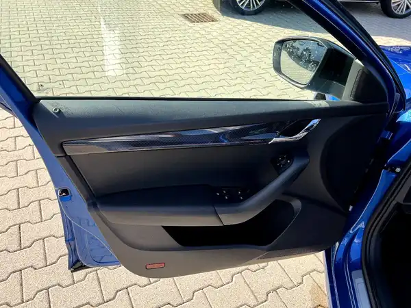 ŠKODA OCTAVIA RS (11/28)