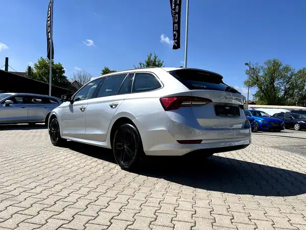 ŠKODA OCTAVIA (2/27)