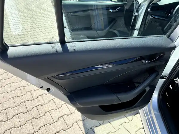 ŠKODA OCTAVIA (11/27)