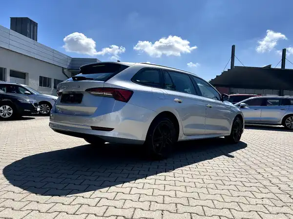 ŠKODA OCTAVIA (4/27)