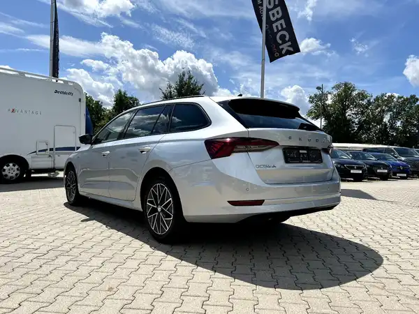 ŠKODA OCTAVIA (2/28)