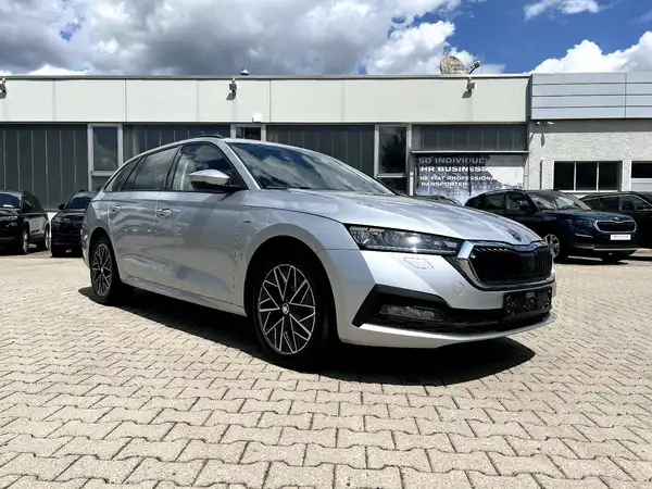 ŠKODA OCTAVIA (6/28)