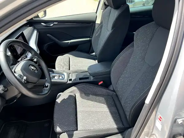 ŠKODA OCTAVIA (8/28)