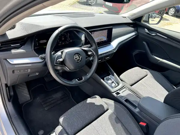 ŠKODA OCTAVIA (9/28)