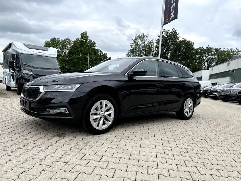 ŠKODA OCTAVIA (1/28)
