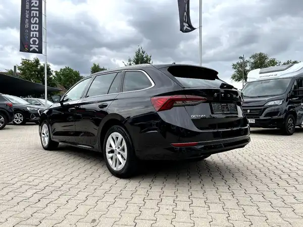 ŠKODA OCTAVIA (2/28)