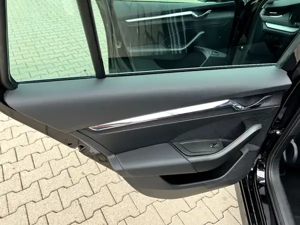 ŠKODA OCTAVIA (12/28)