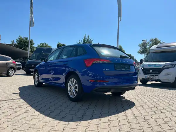 ŠKODA SCALA (2/27)