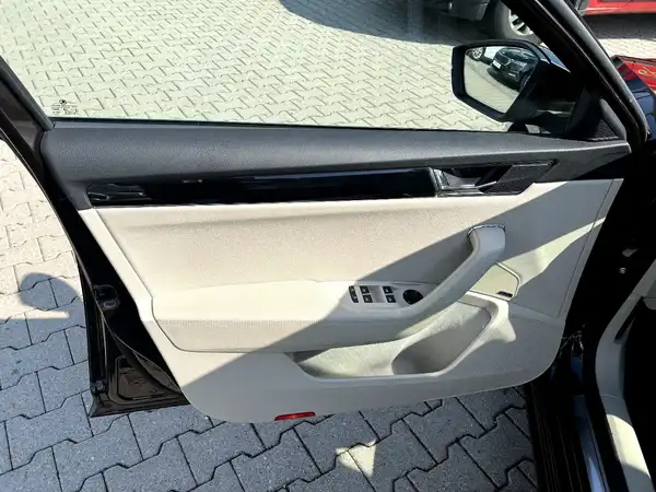 ŠKODA SUPERB (11/24)