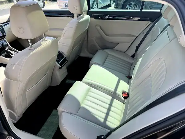 ŠKODA SUPERB (14/24)