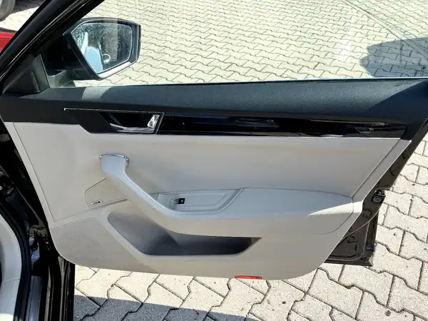 ŠKODA SUPERB (22/24)