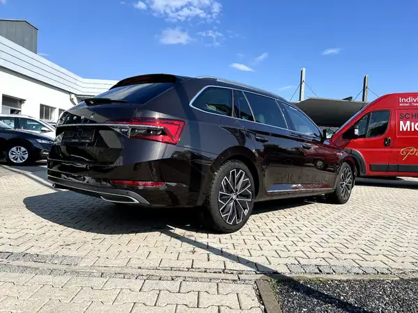 ŠKODA SUPERB (4/24)