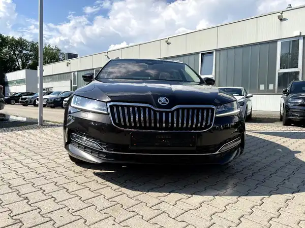 ŠKODA SUPERB (6/24)