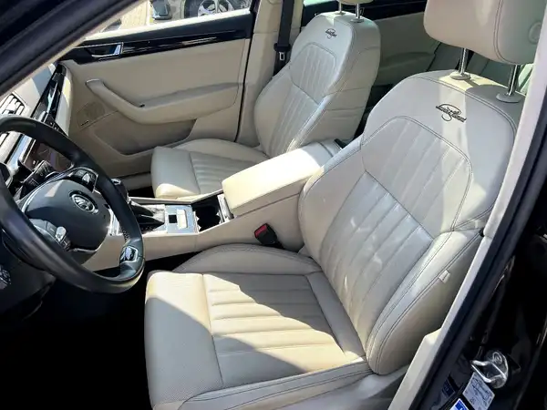 ŠKODA SUPERB (8/24)