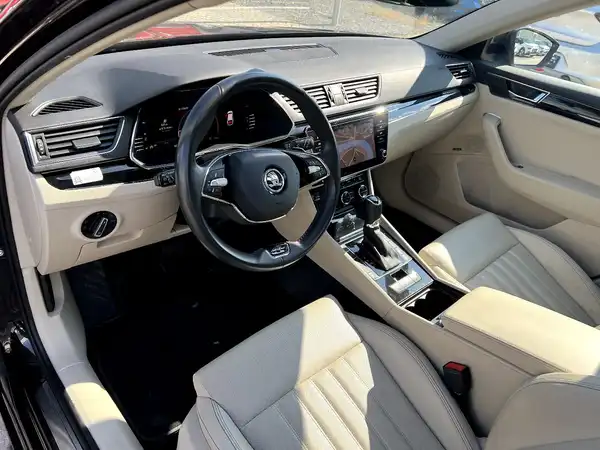 ŠKODA SUPERB (10/24)