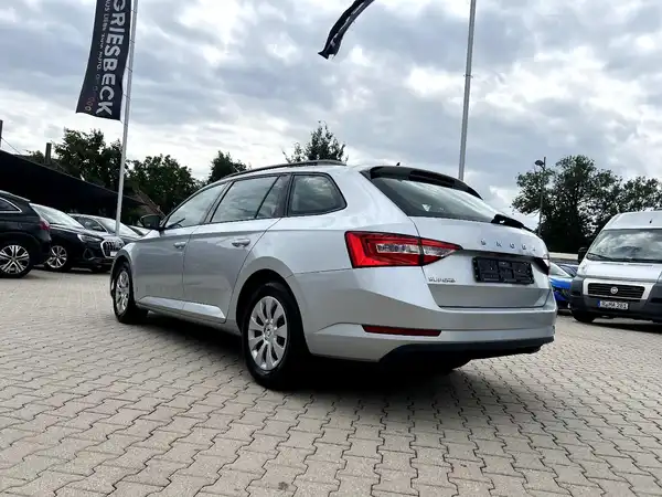 ŠKODA SUPERB (2/26)