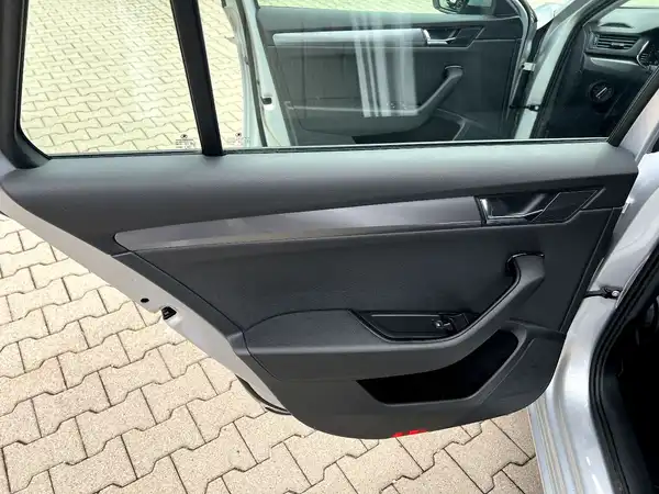 ŠKODA SUPERB (11/26)
