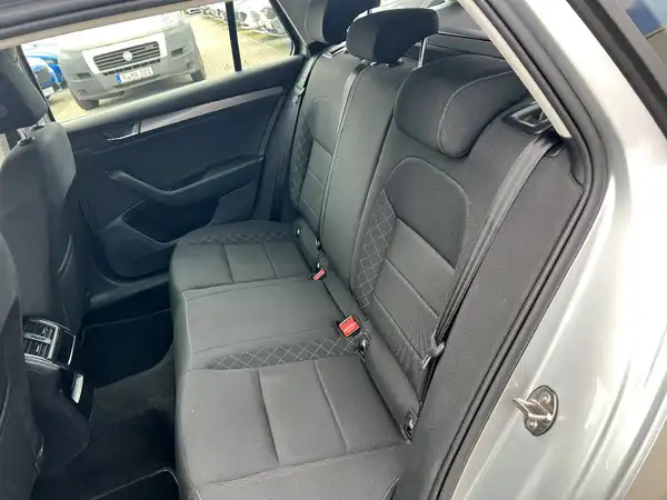ŠKODA SUPERB (13/26)