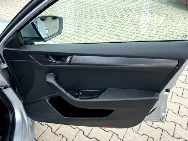 ŠKODA SUPERB (19/26)