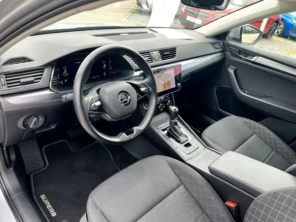ŠKODA SUPERB (9/26)
