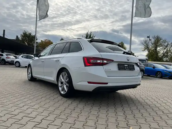 ŠKODA SUPERB (2/27)
