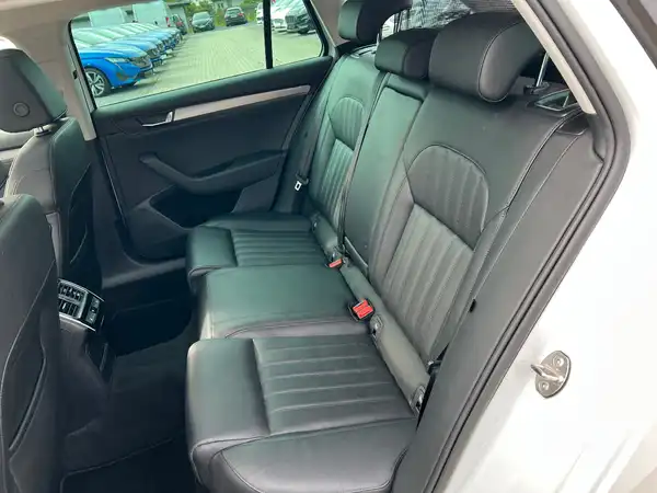 ŠKODA SUPERB (14/27)