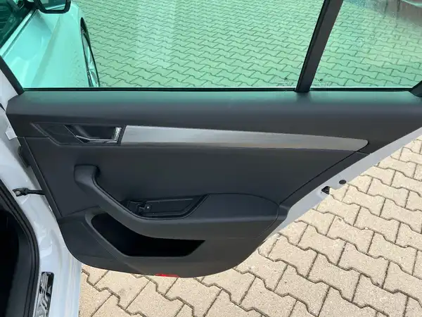 ŠKODA SUPERB (15/27)