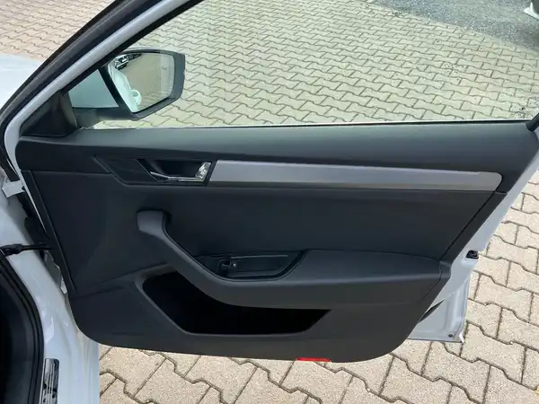 ŠKODA SUPERB (21/27)