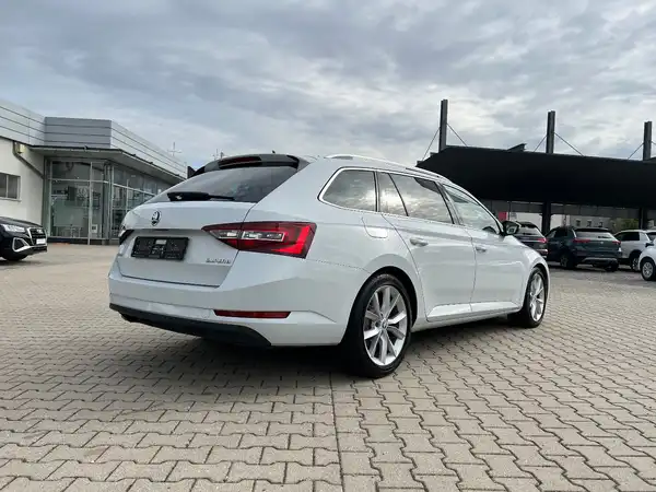 ŠKODA SUPERB (4/27)
