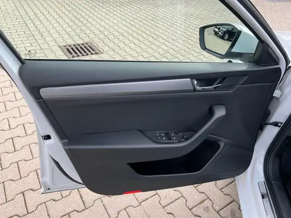 ŠKODA SUPERB (10/27)