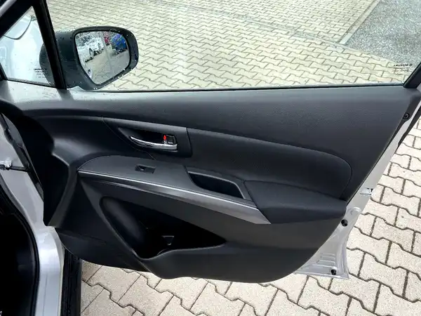 SUZUKI S-CROSS (19/26)