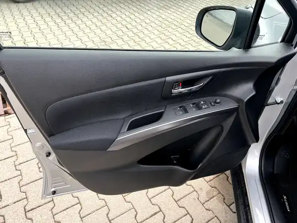 SUZUKI S-CROSS (10/26)