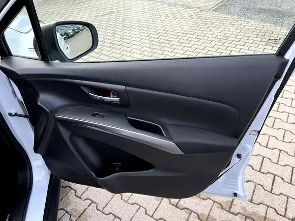 SUZUKI S-CROSS (19/26)
