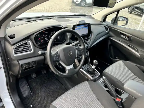 SUZUKI S-CROSS (9/26)