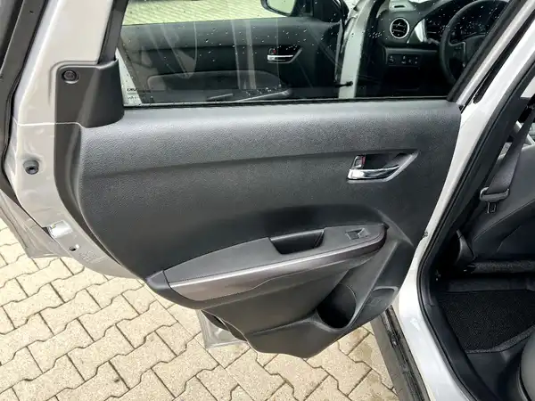 SUZUKI VITARA (11/26)