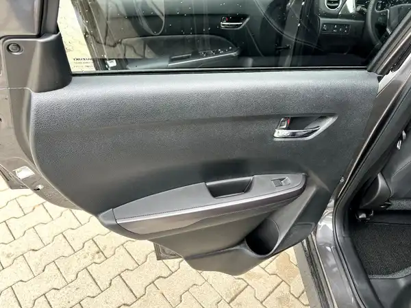 SUZUKI VITARA (11/26)
