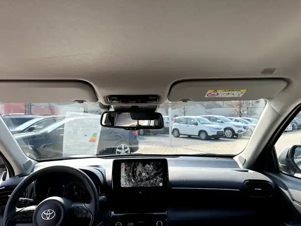 TOYOTA YARIS (18/26)
