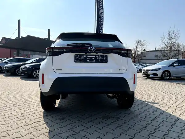 TOYOTA YARIS (3/26)