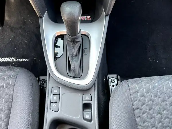 TOYOTA YARIS (22/26)